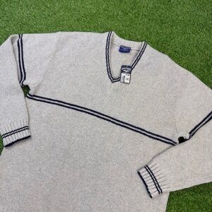 Steve &‎ Barry's Gray V-Neck Sweater with Black Accents